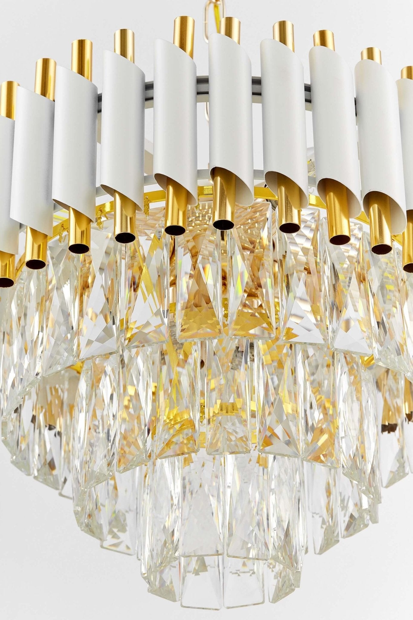 CLASSIC CRYSTAL CHANDELIER WHITE AND GOLD MAZINI D40 - LuminaLux