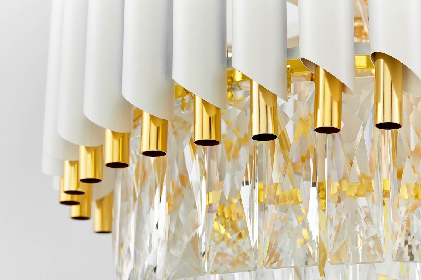 CLASSIC CRYSTAL CHANDELIER WHITE AND GOLD MAZINI D40 - LuminaLux
