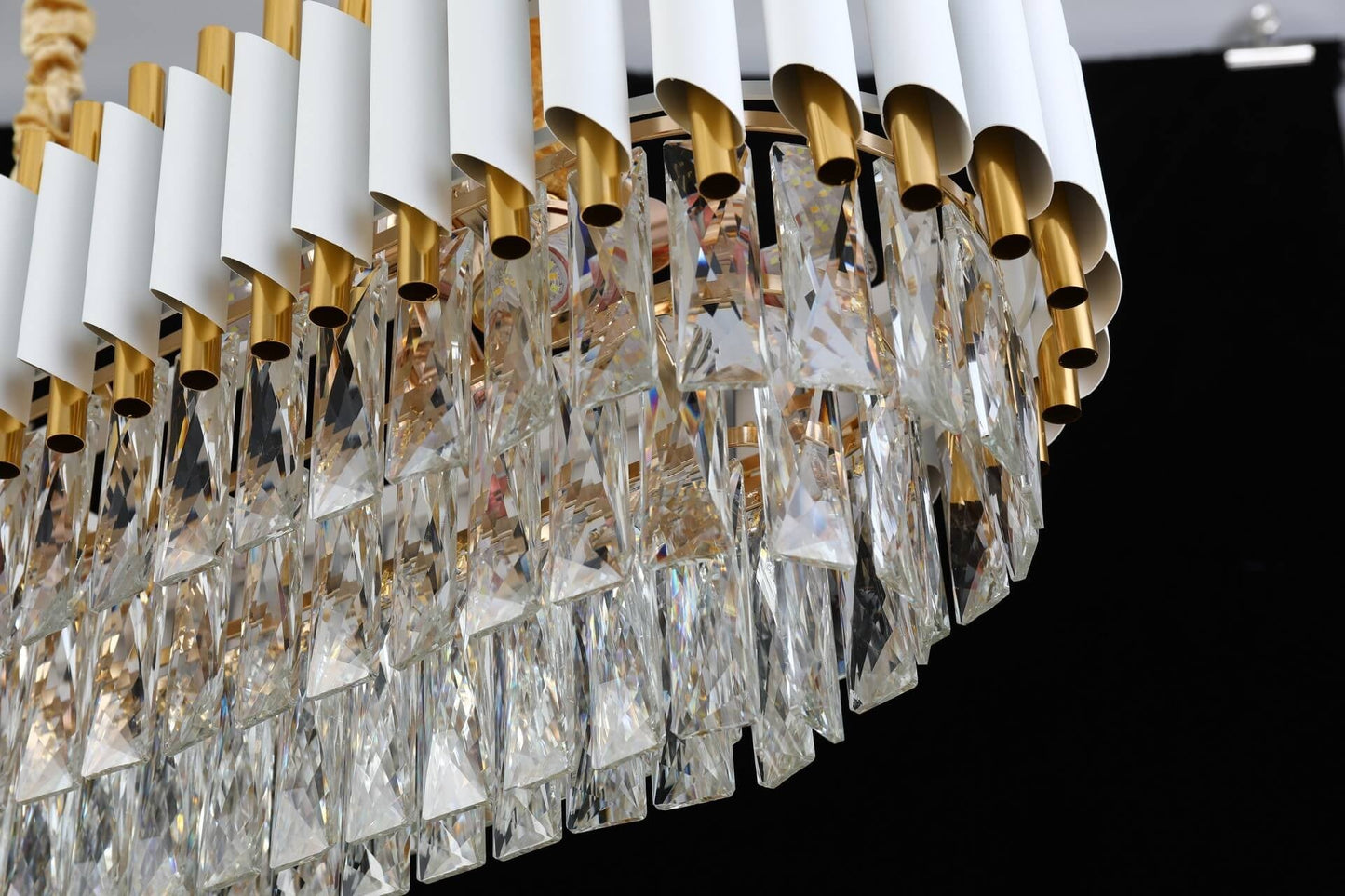 CLASSIC CRYSTAL CHANDELIER WHITE AND GOLD MAZINI PRO - LuminaLux
