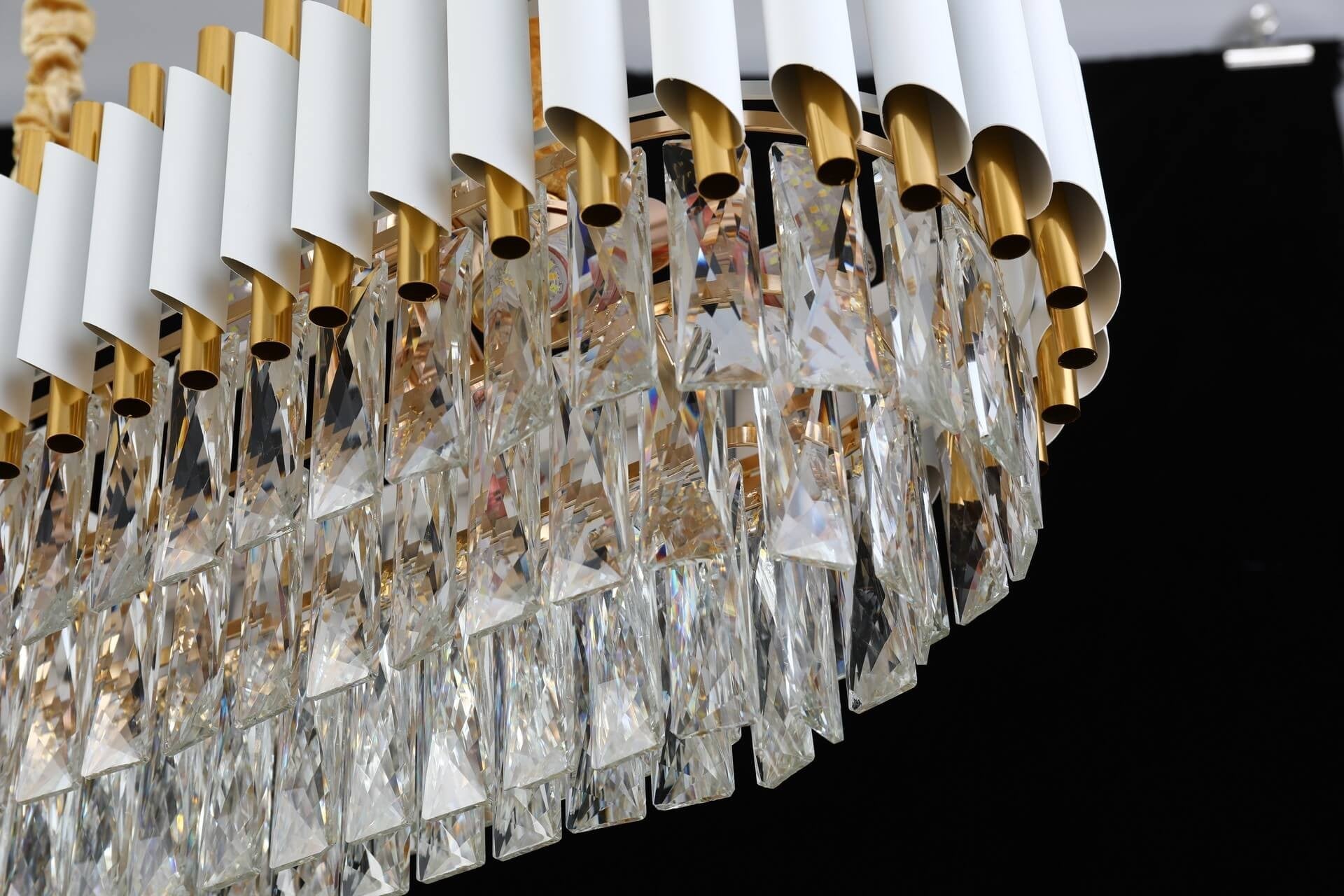 CLASSIC CRYSTAL CHANDELIER WHITE AND GOLD MAZINI PRO - LuminaLux